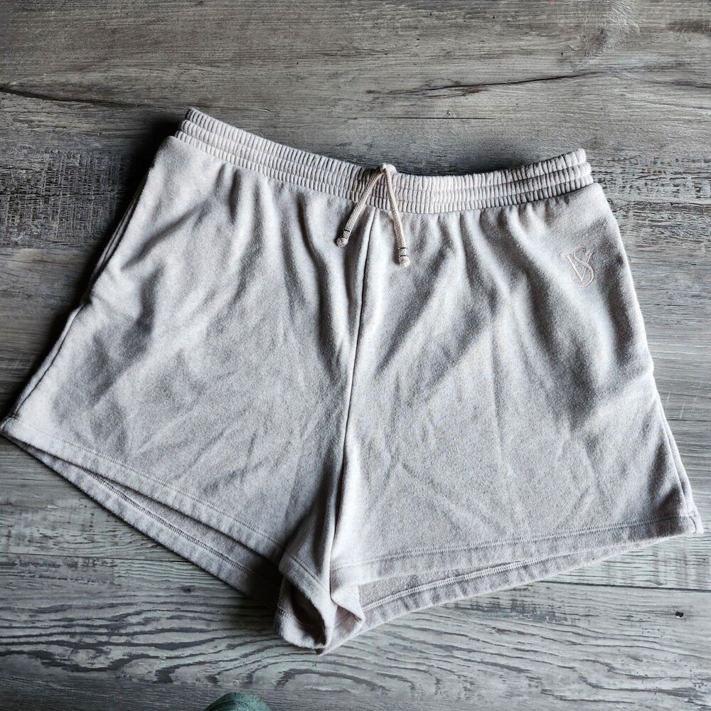 (XL) VS shorts